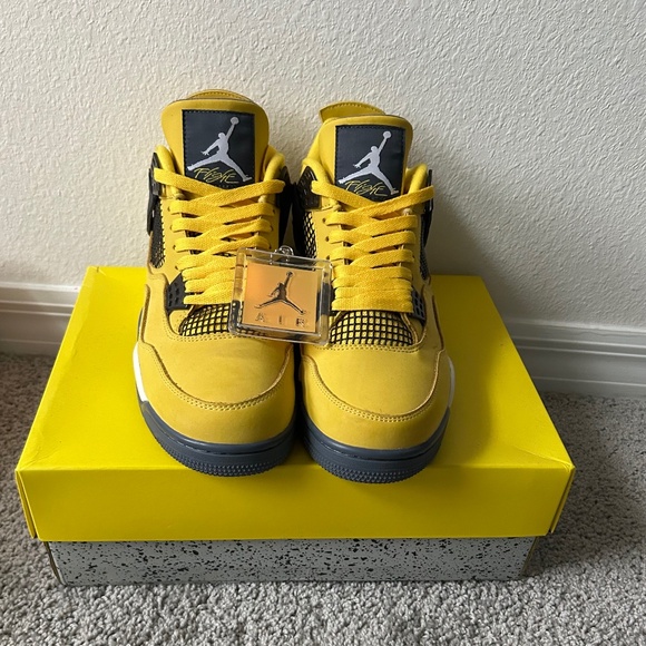 Jordan 4’s Retro Yellow Lightings Size 11
